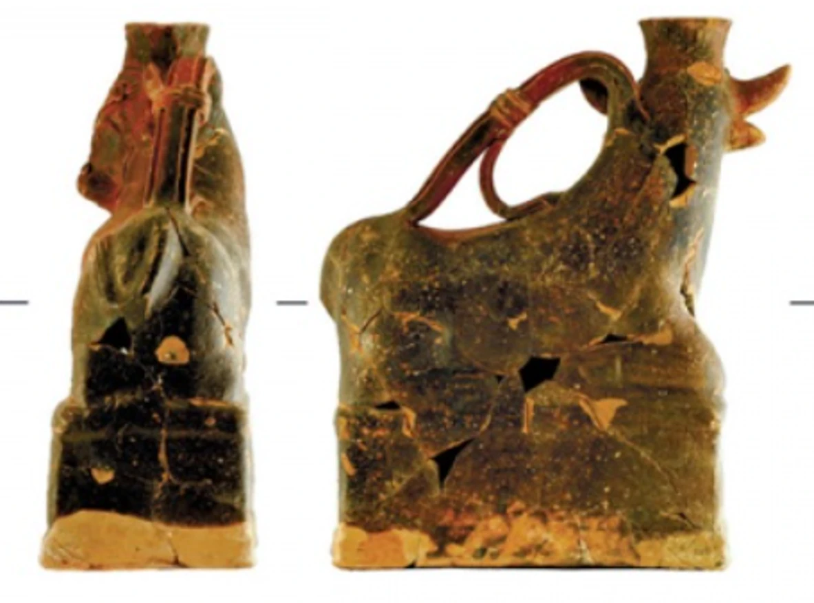 Chiếc bình gốm La Mã hình bò tót hé lộ nghi lễ chôn cất kỳ bí
