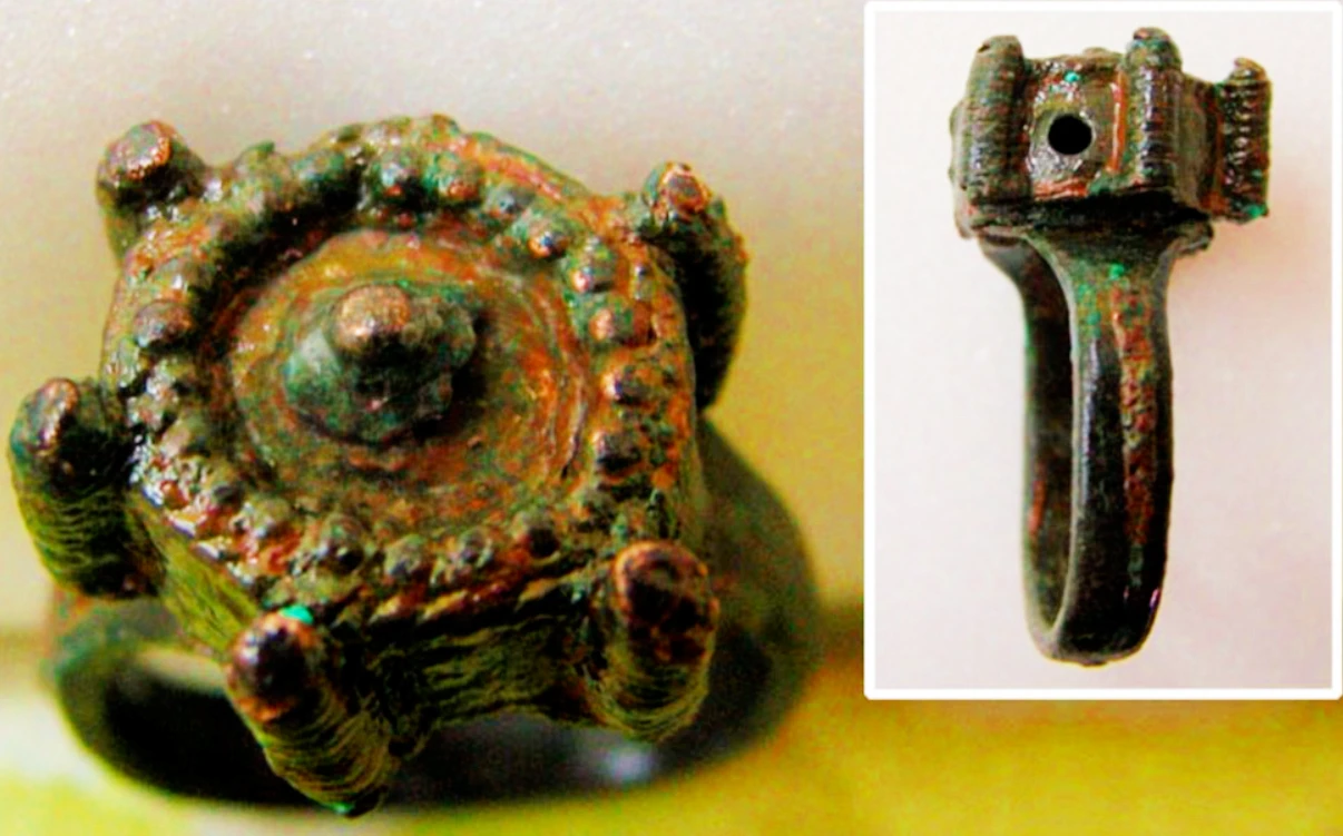 Chiếc nhẫn tẩm độc thế kỷ 14 hé lộ bí mật ám sát rùng rợn