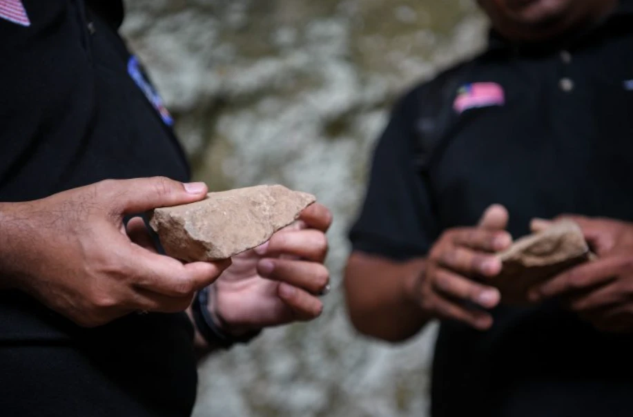 Công cụ bằng đá 17.000 năm tuổi 