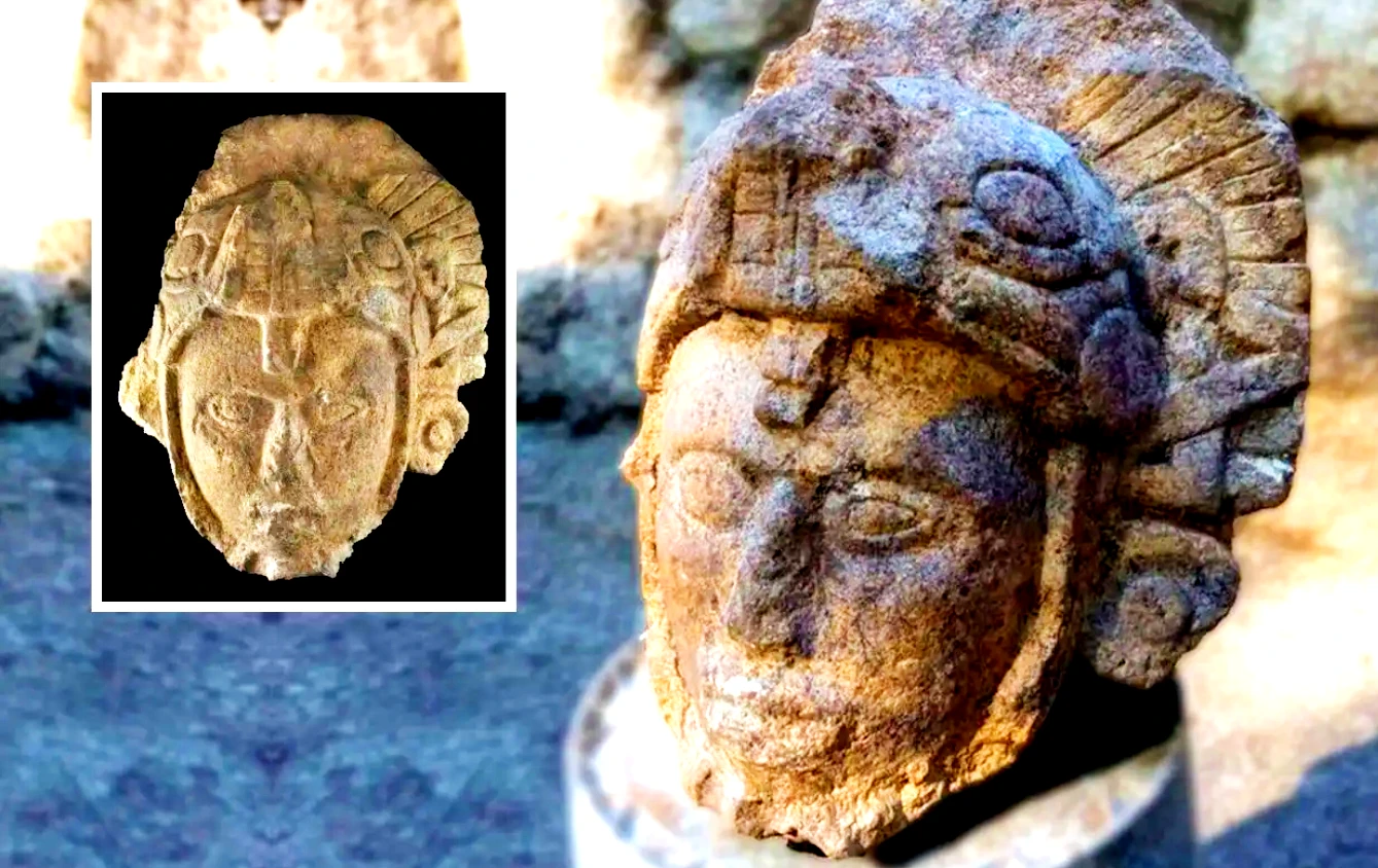 Bí ẩn tượng chiến binh 1.000 năm tuổi đội mũ rắn há miệng đe dọa