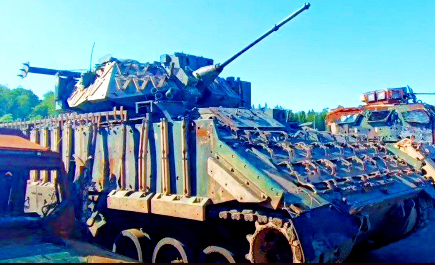 “Hàng lạ” trên chiếc M2 Bradley mà Nga thu giữ được 