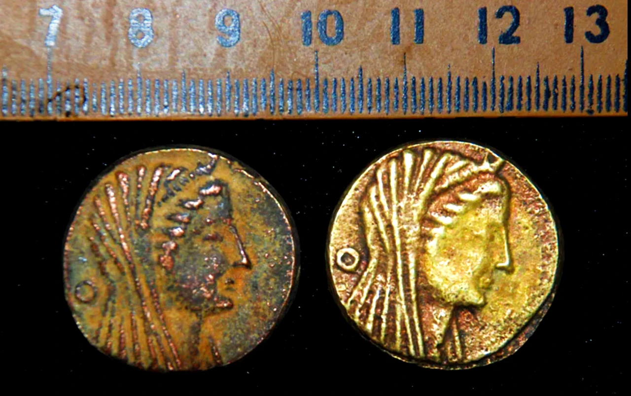 Tìm thấy kho báu tiền xu 2.300 năm ở Ai Cập, lai lịch thật gây choáng