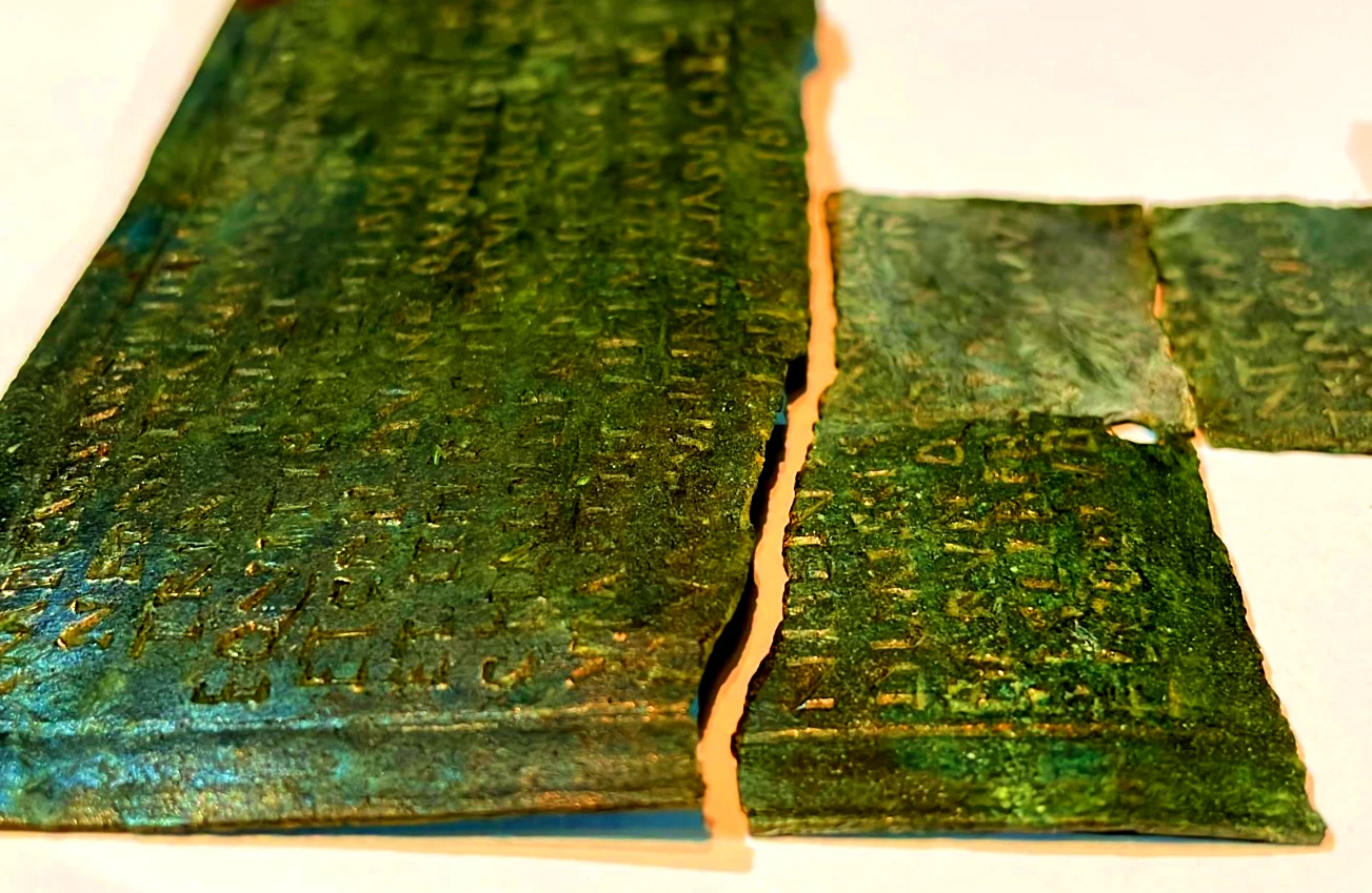 Tấm bằng quân sự bằng đồng 2.000 tuổi bật mí quyền lợi lính La Mã cổ