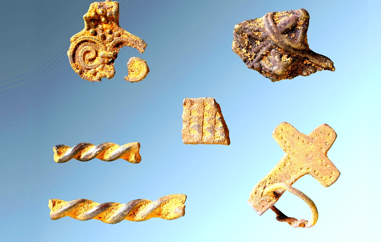 Tìm thấy bàn thờ ngoại giáo cùng đồng xu quỷ ám thời Trung cổ