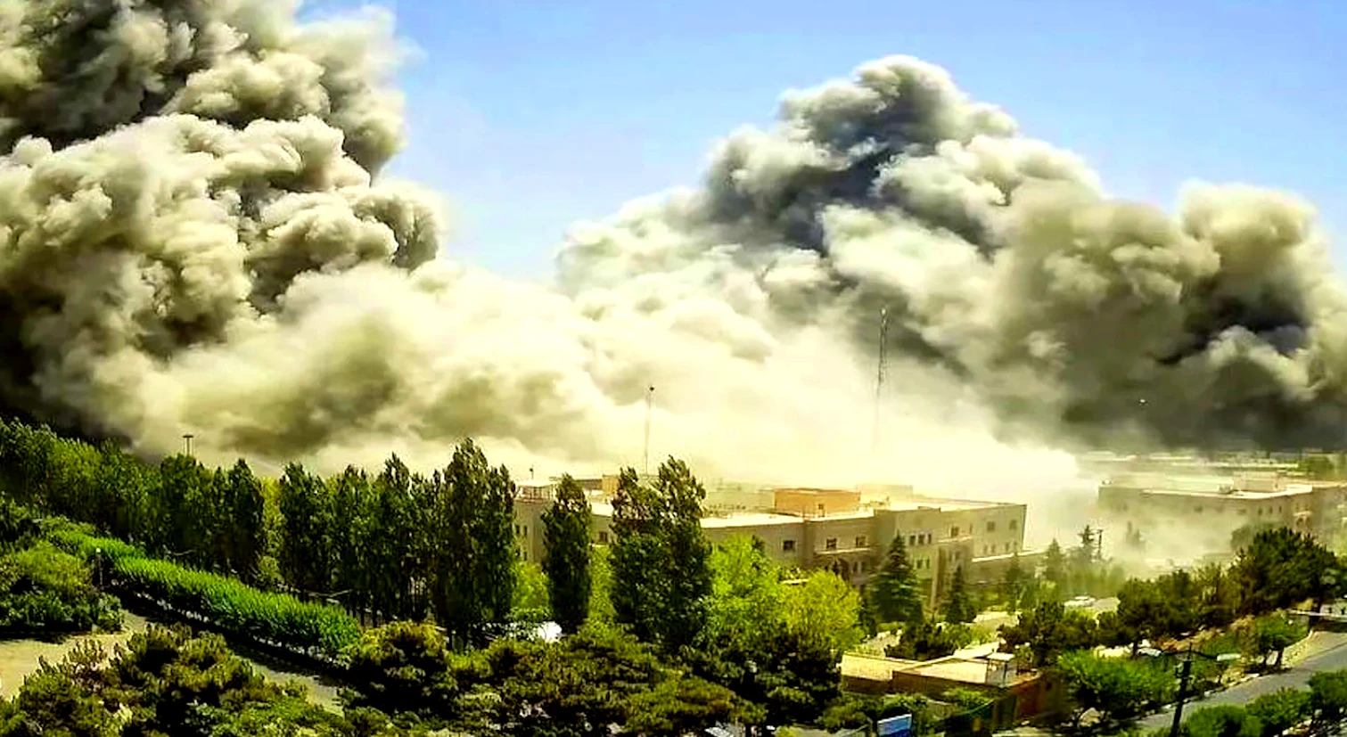 Israel tấn công loạt trung tâm chỉ huy quan trọng Iran 