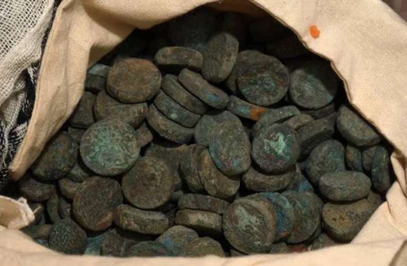 254 đồng xu cổ lộ diện từ tàn tích Nhà thờ Hồi giáo gây chấn động