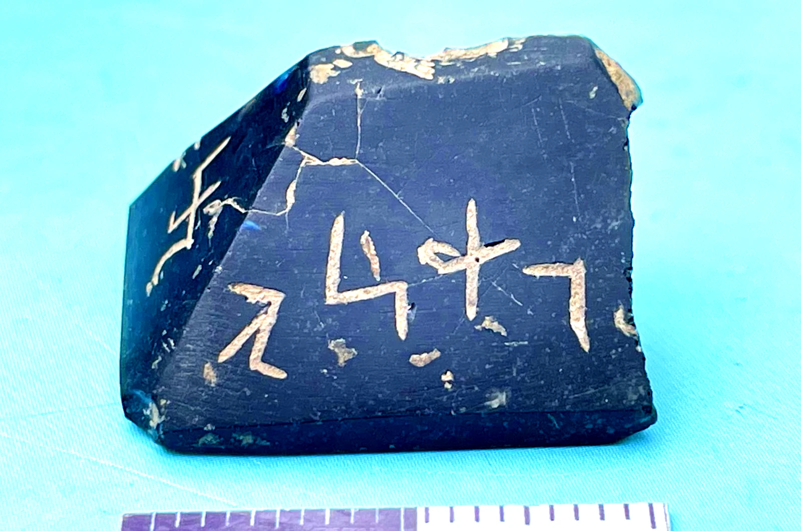 Tìm thấy con dấu bùa hộ mệnh Ai Cập cổ đại, chuyên gia ngỡ ngàng