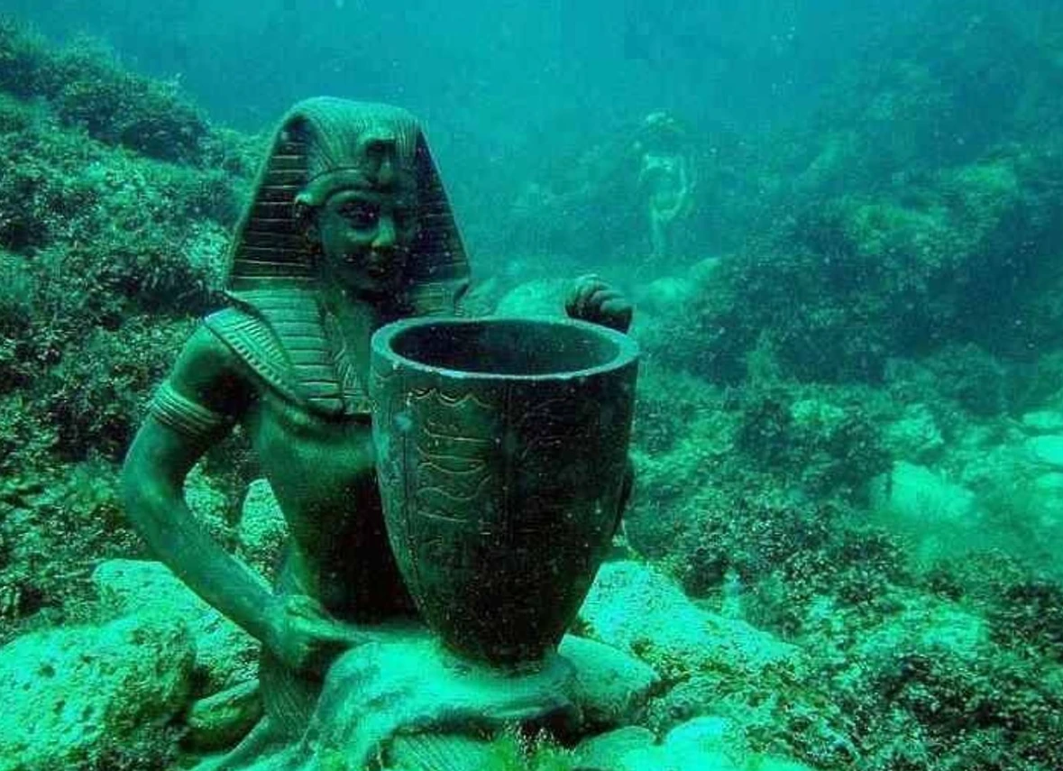 Thứ quái lạ trong thành phố chìm Ai Cập