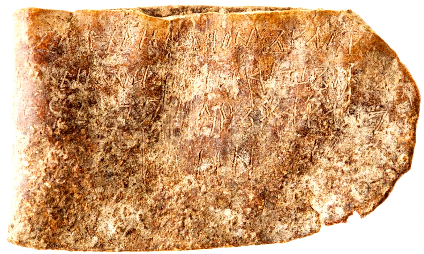 Soi bùa hộ mệnh thế kỷ thứ 10, lộ sự thật kỳ dị