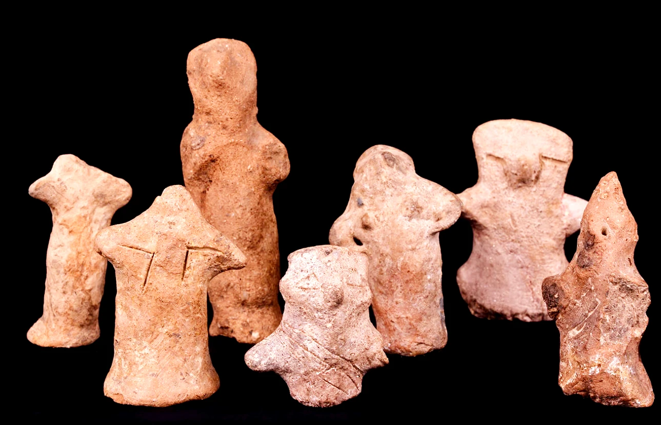 Soi tàn tích xưởng đồ chơi Thời Trung Cổ, lộ chi tiết xúc động