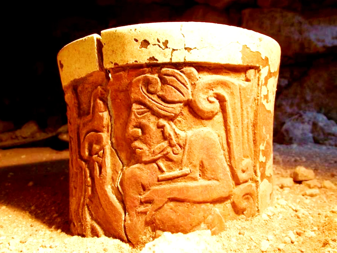 Mở mộ cổ của người cai trị Maya, chấn động kho báu khủng