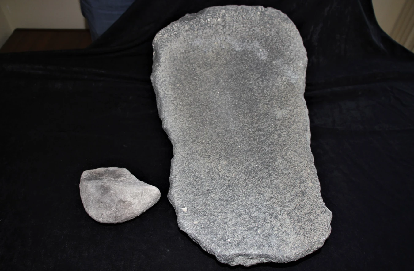 Giật mình vết tích lạ trong cối đá cổ 2.700 năm