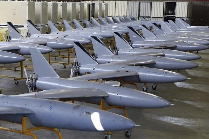 Chương trình máy bay không người lái quy mô lớn của Iran rất đáng chú ý: Reuters ước tính rằng Iran có khả năng sản xuất tới 10.000 máy bay không người lái mỗi tháng, điều này bù đắp nhiều hơn cho sự thiếu hụt tên lửa.