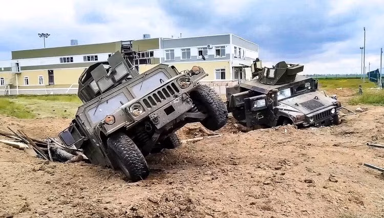 Theo báo cáo của RFAF, Lữ đoàn Robicon đã tiêu diệt hơn 2.000 mục tiêu của AFU trong 30 ngày qua, bao gồm 127 xe tăng, 83 khẩu pháo và 23 căn cứ điều khiển UAV. Lữ đoàn Rubicon đang nổi lên như một trong những lực lượng chiến đấu hiệu quả nhất trên tiền tuyến.