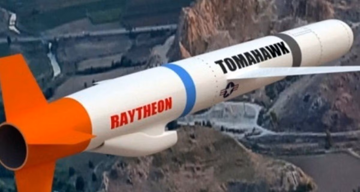 Trước hết chúng ta cần hiểu về Tomahawk; đây là loại tên lửa hành trình đa năng có tốc độ cận âm, có tầm bắn từ 1.600 - 2.500 km, do Mỹ sản xuất; có thể hoạt động trong mọi điều kiện thời tiết. Đặc điểm của nó bao gồm tầm bắn xa, độ cao hành trình thấp, khả năng bay bám địa hình và có tính năng tàng hình nhất định.