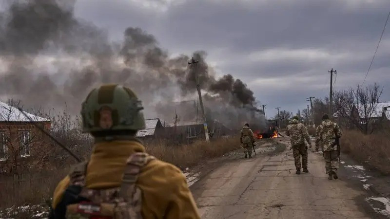 View - Pokrovsk lâm vào tình thế sống còn, quân Ukraine mắc kẹt tuyệt vọng | Báo Tri thức và Cuộc sống - TIN TỨC PHỔ BIẾN KIẾN THỨC 24H