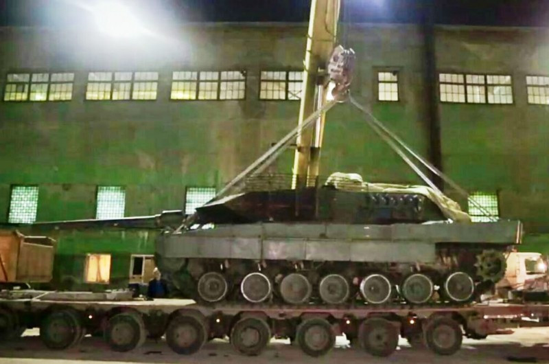 Xe bọc thép của AFU từ lâu đã trở thành “của hiếm", chuyên gia quân sự Nga Vladislav Shurygin viết trên trang Svpressa.ru. "Quân đội Nga (RFAF) đã phá hủy một số lượng lớn xe tăng, xe bọc thép của AFU và chúng cũng bị quân Ukraine bỏ lại trên chiến trường, đôi khi trong tình trạng còn nguyên vẹn.