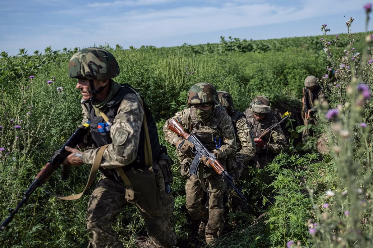 Nếu tất cả những điều này không thể đạt được, quân đội Ukraine sẽ chỉ có thể tiến hành các trận chiến phòng thủ và cố gắng duy trì mặt trận ở trạng thái hiện tại với sự hỗ trợ vừa phải từ phương Tây, giống như hiện nay.