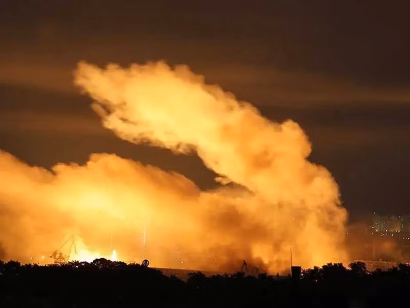 Vào đêm 9/7, RFAF tiếp tục các cuộc không kích dữ dội vào thủ đô Kiev của Ukraine; thông tin về các mục tiêu tấn công bằng UAV Geran-2 và tên lửa Nga vào Kiev đã được các trang truyền thông đăng tải. Kênh Rybar đưa tin, có thông tin về một vụ cháy tại nhà máy Artem. Đây không phải là lần đầu tiên Artem bị tấn công, vì nhà máy này là nơi sản xuất tên lửa không đối không, nhiều loại UAV tự sát và các loại vũ khí khác cho AFU.