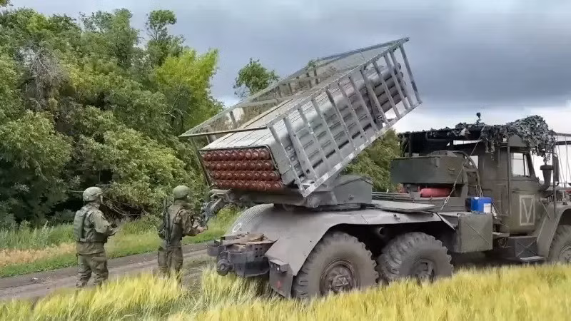 Nhìn chung, các nhà phân tích quân sự tin rằng quyết định của Nga phát động một cuộc tấn công mạnh mẽ như vậy ngay trước thềm cuộc gặp Putin-Trump không chỉ xuất phát từ những cân nhắc chiến lược quân sự, mà còn có thể nhằm mục đích tận dụng ưu thế trên chiến trường và giành được ảnh hưởng đáng kể trong các cuộc đàm phán ngoại giao trong tương lai.