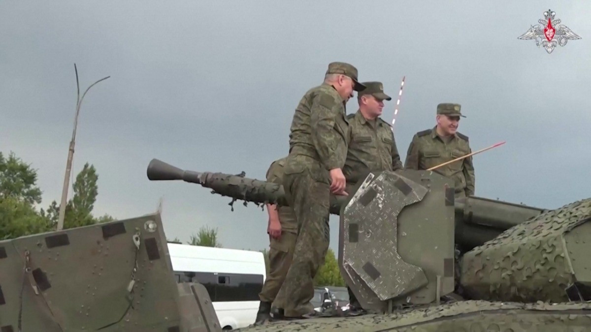 Truyền thông phương Tây đưa tin, một chiếc CV90 của Thụy Điển, được quân đội Ukraine sử dụng, bị quân đội Nga thu giữ trên chiến trường Donbass, và bàn giao cho ngành công nghiệp quốc phòng nước này nghiên cứu. Tờ Interia của Ba Lan cho rằng, các chuyên gia Nga, sau khi nghiên cứu chiếc CV90, đã nhận được "rất nhiều thông tin có giá trị của chiếc IFV này".