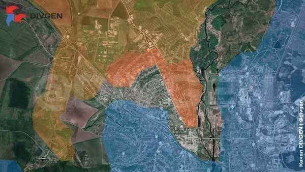 Kênh Deep State của Ukraine cho biết, AFU đã chặn đường tiến của quân Nga qua đường ống qua sông Oskil. Tuy nhiên, hiện tại quân Nga đang tổ chức vượt sông Oskil theo từng nhóm nhỏ, cuối cùng tập trung đủ quân số để tiến hành các hoạt động tấn công trong phạm vi thành phố.