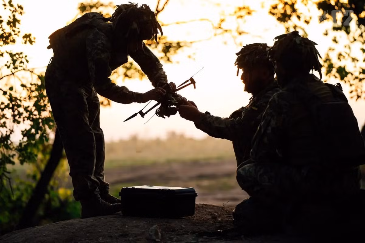 Ở phía bắc Pokrovsk, theo kênh Readovka, Tập đoàn quân 51 RFAF tiếp tục làm suy yếu cụm lực lượng hỗn hợp của đối phương trong trận phản công Dobropolye. Cụ thể, các đơn vị thuộc Tập đoàn quân 51 tiếp tục quấy rối các đơn vị AFU đang bung hết khả năng, nhằm ngăn chặn mũi nhọn tác chiến của RFAF phía đông nam Dobropolye.