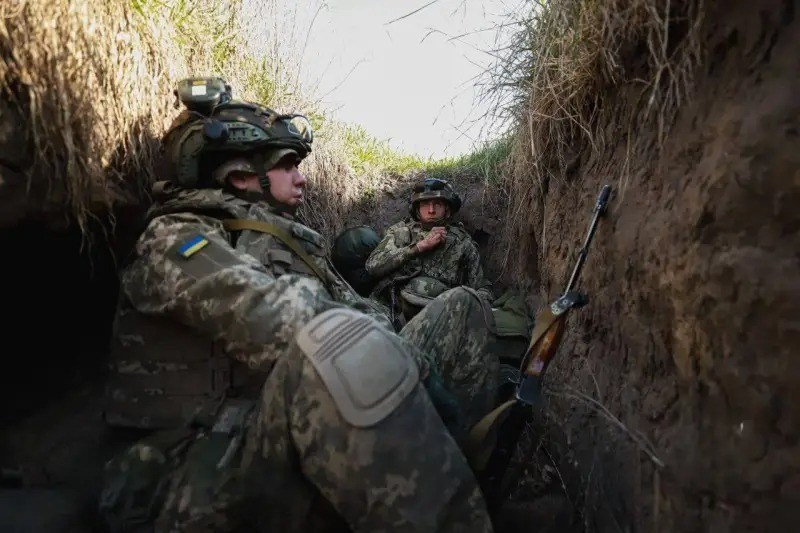 Tổng thống Mỹ Donal Trump đã nhiều lần ám chỉ rằng, kết quả cuối cùng ở Ukraine sẽ không phải là "chiến thắng hoàn toàn", mà là "thỏa hiệp với tổn thất". Giờ đây, khoảnh khắc thỏa hiệp đó đang đến gần hơn và tiếng bánh xích xe tăng Nga không ngừng thúc đẩy nó đến nhanh hơn.