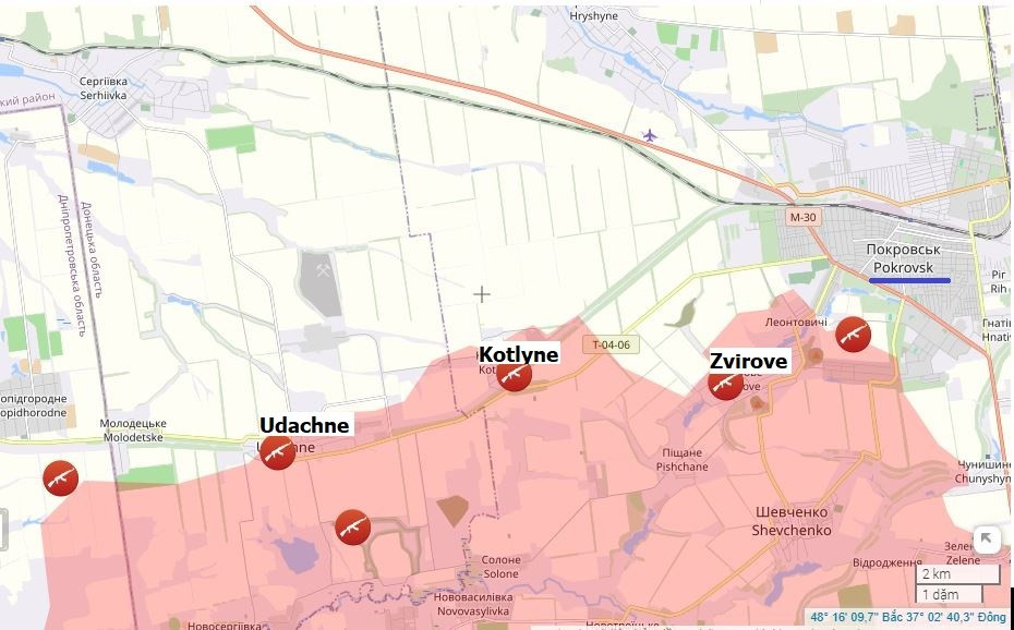 Ở mặt trận phía tây nam Pokrovsk, lực lượng Nga đã nối lại cuộc tấn công vào Đường cao tốc T-0406 ở phía đông bắc Kotlyne. Việc kiểm soát tuyến đường chiến lược này sẽ bảo vệ hiệu quả bên sườn của quân Nga, đang tấn công vào hướng Zvirove, phía nam thành phố Pokrovsk.