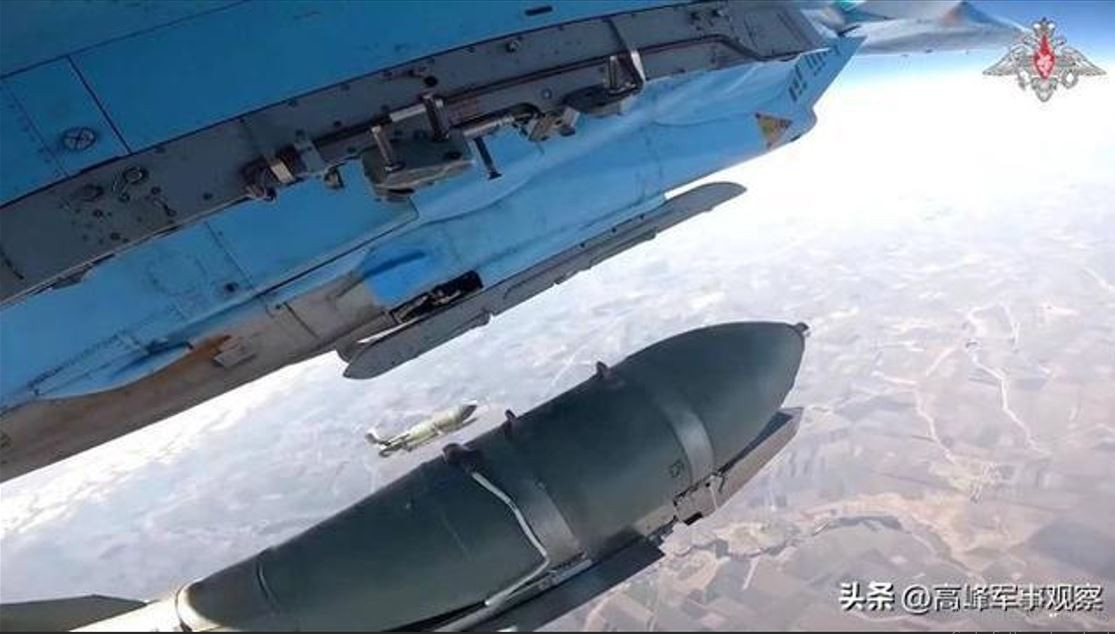 Hơn một chục quả bom FAB-500 UMPK đã phát nổ tại các vị trí của Ukraine, khiến các đơn vị chiến đấu Ukraine trên mặt đất không còn cơ hội sống sót. Không có gì ngạc nhiên khi Tiểu đoàn Tấn công Đặc biệt 25 của Ukraine, đơn vị vừa thay thế Tiểu đoàn Azov 3, gần như bị tiêu diệt hoàn toàn.