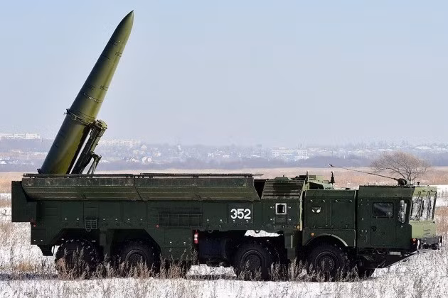 Một nguồn tin trong chính phủ Ukraine, ước tính kho vũ khí của Điện Kremlin có khoảng 500 tên lửa đạn đạo chiến thuật Iskander-M. Thông thường, cần có hai tên lửa đánh chặn PAC-3, để đánh chặn một tên lửa đạn đạo Iskander-M của Nga, Economist nêu rõ.