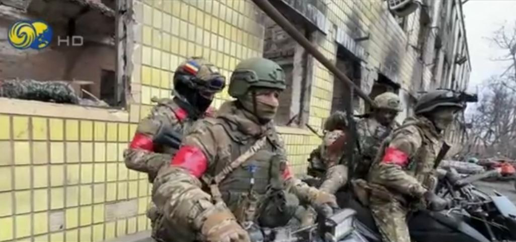 Trong đội tấn công bằng xe mô tô, còn có một đơn vị hậu cần và vận chuyển y tế, chịu trách nhiệm cung cấp đạn dược cho đội tấn công và vận chuyển thương binh. Vị bác sĩ phẫu thuật, biệt danh "Sói Trắng", đã sử dụng chiếc xe địa hình này gần hai tháng; đây là chiếc xe thứ mười của đội y tế, và trong hai tháng đó, nó đã cứu sống hơn 40 thương binh nặng.