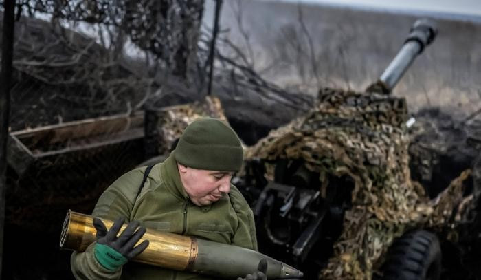 Cùng lúc đó, mức tiêu thụ đạn pháo của AFU tại Chasov Yar cũng đạt mức cao nhất trên chiến trường; kênh Deep State của Ukraine cho biết, quân Ukraine tại Chasov Yar, đã tiêu thụ 10.000 viên đạn pháo 155mm chỉ trong một ngày, vượt quá khả năng cung cấp của AFU.