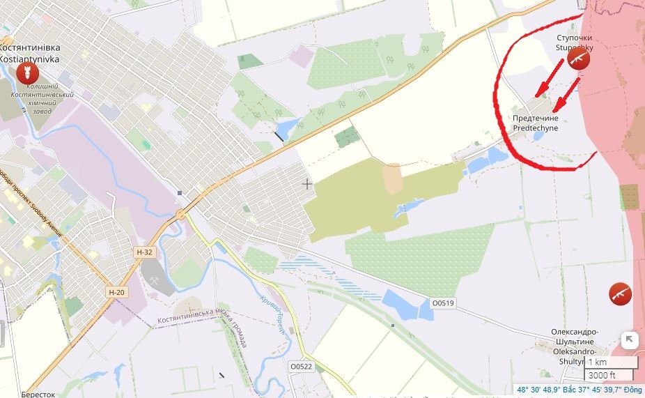 Theo trang Topwar của Nga, màn “sương mù chiến tranh” bao phủ ở Konstantinovka không có gì là quá kỳ bí. Sau khi quân Nga vất vả lắm mới đẩy lui được quân Ukraine ra khỏi tuyến phòng thủ kiên cố nhất, nằm trên dãy điểm cao phía bắc làng Predtechin, buộc quân Ukraine phải rút về vùng ven phía đông thành phố, nơi địa hình bất lợi hơn.