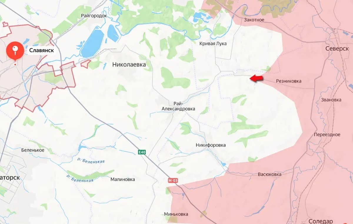 Quân đội Nga (RFAF) đang tiến công thuận lợi về phía tây nam của thành phố Seversk, nơi đã được quân Nga kiểm soát từ trước đó. Tính đến sáng ngày 27/1, việc RFAF giành quyền kiểm soát Reznikovka và tiến vào vùng ngoại ô phía tây của ngôi làng này, đã được Bộ Quốc phòng Nga xác nhận.