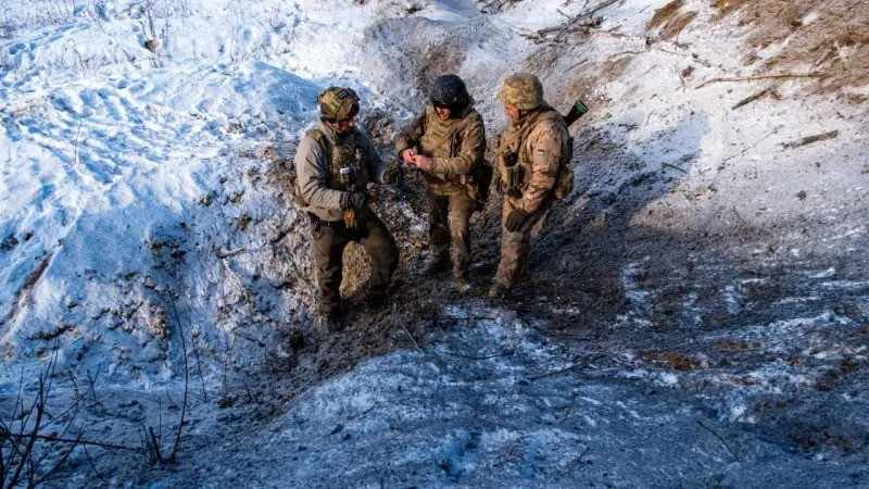 Để đối phó, Bộ Tổng tham mưu AFU đang tiến hành chiến dịch tìm kiếm và tấn công để phát hiện và loại bỏ quân Nga ở Mirnograd và các khu vực xung quanh; tuy nhiên, tình hình quân Ukraine phòng thủ ở đây rất khó khăn, khi các nguồn tiếp tế bị RFAF bóp nghẹt, ông Pysarenko cho biết.