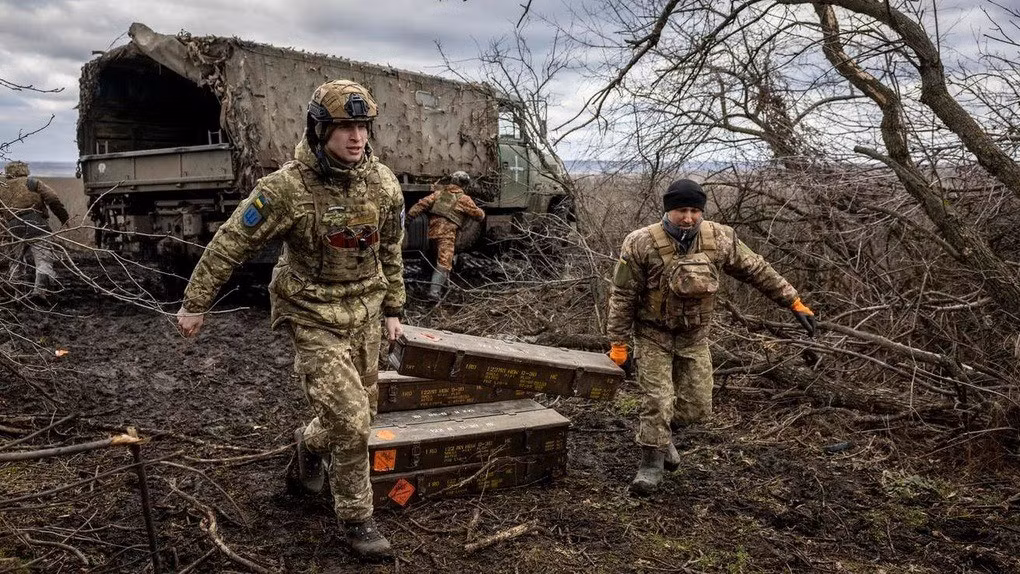 Quân Ukraine nhằm mục tiêu vào làng Boykivka, giáp với làng Novotoretske dọc theo sông Kazennyi Torets, nơi họ đang cố gắng tiếp cận từ Shakhove. Ngoài các khe núi, AFU trong khu vực này còn được hỗ trợ bởi các kết cấu kỹ thuật của hệ thống thông gió thuộc mỏ Krasnolimanskaya.