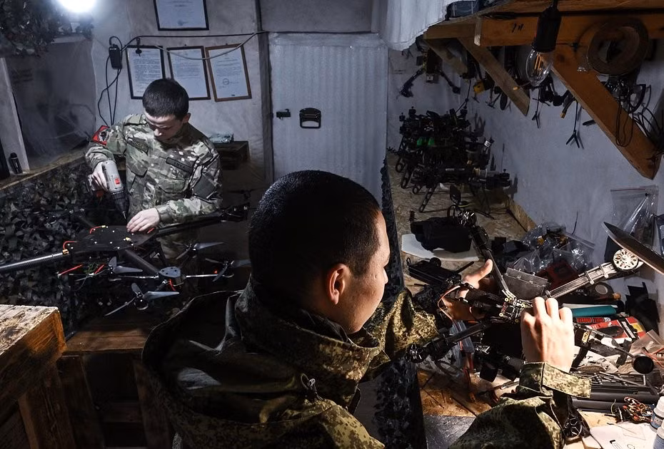 Như vậy, việc đưa vào sử dụng UAV chiến thuật, điều khiển bằng cáp quang, cùng với việc mở rộng phạm vi hoạt động sau đó, đã giúp cho RFAF tiến hành các cuộc tấn công liên tục vào trận địa phòng ngự của AFU và các khu vực hậu phương gần.