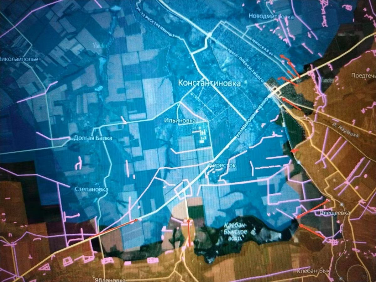 Hiện tại RFAF không chỉ cắt đứt hầu hết các tuyến đường tiếp tế khác và kiểm soát phần đông nam của Konstantinovka, tình hình của lực lượng đồn trú Ukraine tại Kostiantynivka, đang bắt đầu giống với những gì đã xảy ra ở Pokrovsk. Trong thời gian qua, RFAF đã tích cực tạo thế bao vây với thành phố này.