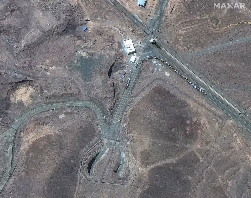 Cùng lúc đó, một vệ tinh của công ty Maxar Technologies (Mỹ), đã ghi nhận sự gia tăng hoạt động hậu cần tại cơ sở Fordow và vùng phụ cận vào ngày 19/6, khi lưu lượng xe tải lớn bất thường. Các hình ảnh vệ tinh được công khai cho thấy, sự tập trung và di chuyển của nhiều xe tải, tại lối vào cơ sở.