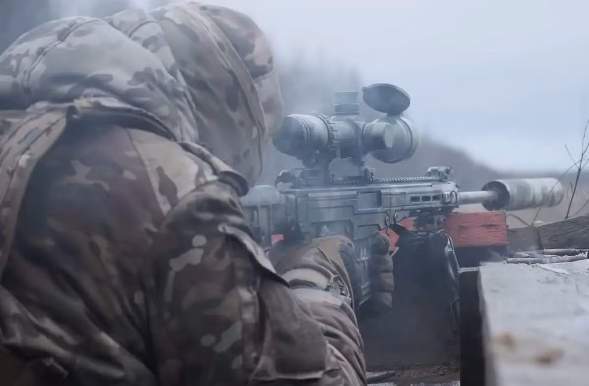 "Bất kỳ cuộc di chuyển nào trên đường phố, đều có thể kết thúc bằng một cuộc tấn công bằng UAV FPV của Nga; hiện đạn dược, thực phẩm, nước uống và đồ sơ cứu đang cạn kiệt. Đây không còn là phòng thủ nữa, mà là sự sống sót chậm chạp dưới hỏa lực", Deep State lưu ý.