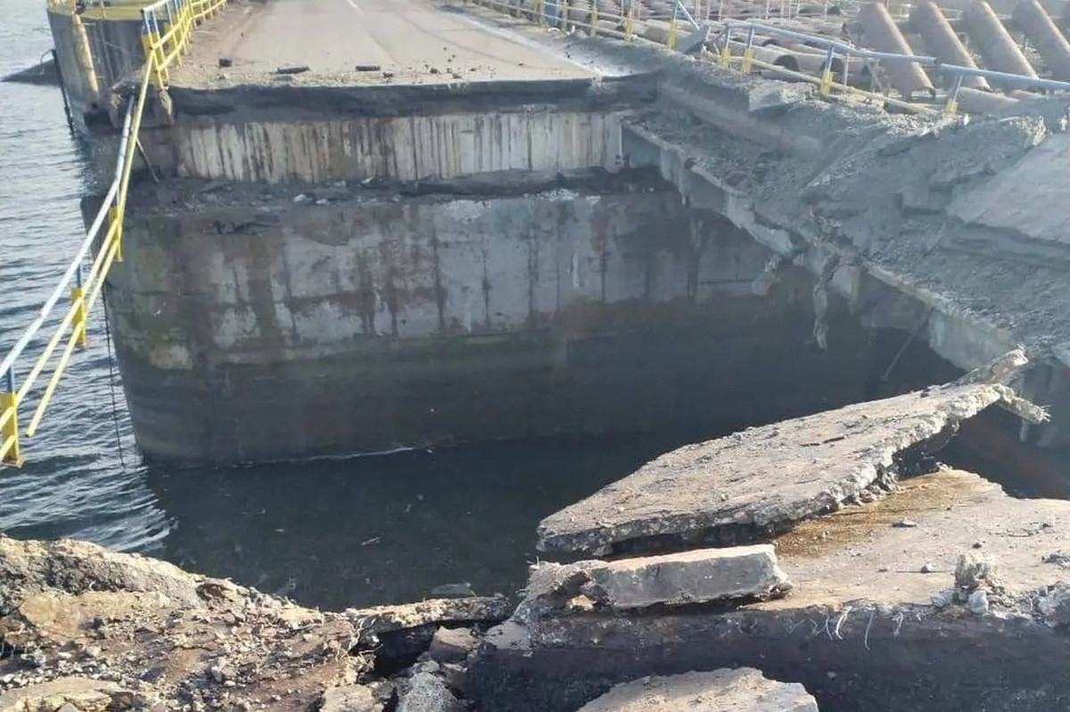 Trang Military Review đưa tin, Quân đội Nga đã tấn công đập hồ chứa Pechenezhskoye ở vùng Kharkov. Truyền thông Ukraine đưa tin về một hoặc hai quả bom lượn có điều khiển UMPK đã đánh trúng đích. Chính quyền làng Pechenezh đã xác nhận vụ tấn công.