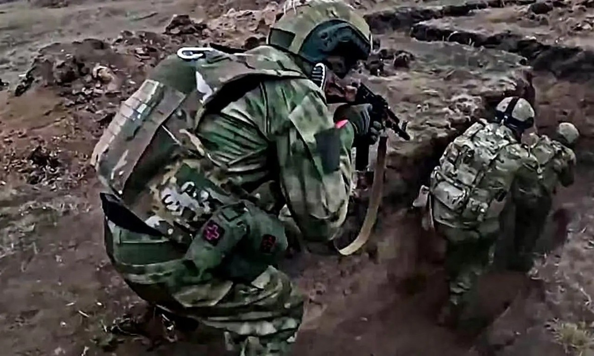 Thông tin đầu tiên về việc quân Nga xâm nhập làng Primorskoye xuất hiện vào những ngày cuối tháng 8, ngay sau khi việc chiếm được ngôi làng Plavni, nằm cạnh hồ Kakhovka được công bố. Tuy nhiên, vẫn chưa có thông tin chính thức nào về việc này, và sẽ không có bất kỳ thông tin nào, vì Bộ Quốc phòng Nga không bình luận về những tin tức