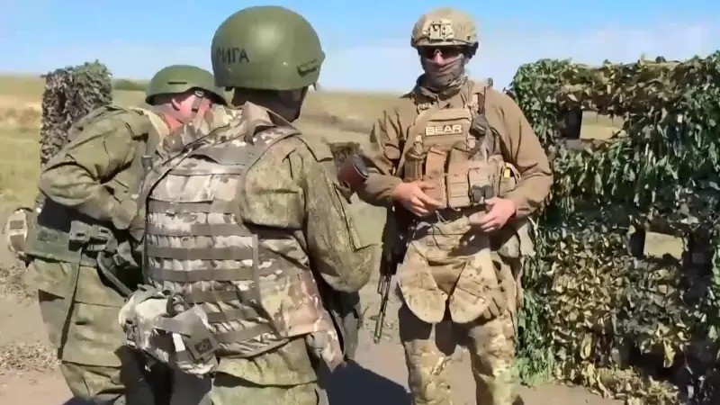 Theo thông tin mới nhất, RFAF cải thiện đáng kể vị trí của họ ở phía tây và đông nam thành phố Pokrovsk. Phòng tuyến của AFU bị xuyên thủng nhiều nơi, quân Ukraine có dấu hiệu vỡ trận, buộc phải rút lui sâu vào khu vực trung tâm.