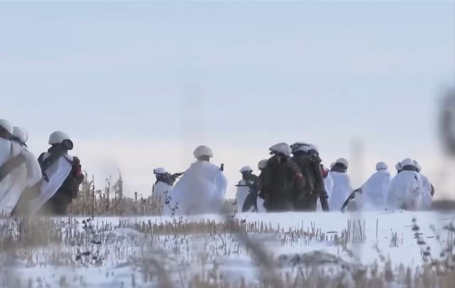 Để đảm bảo chiến thắng ngay trong trận ra quân lần đầu tiên (trước đó chỉ là những cuộc chạm trán quy mô nhỏ với các đơn vị nhỏ), Lữ đoàn 94 quyết định huy động cả ba tiểu đoàn bộ binh của họ tham gia trận đánh, tạo ra lợi thế quân số gấp 3 lần so với quân Ukraine.