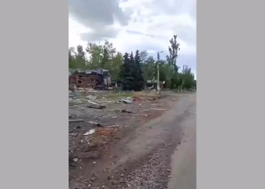 Sau khi quân Nga tràn ngập Novotoretskoye, quân Ukraine rõ ràng đã rơi vào thế bất lợi tại làng Boykivka, vì vậy chỉ huy AFU đã chủ động rút lực lượng về hai ngôi làng Nikanorovka và Suvorovo, nằm trên khu vực có địa hình cao hơn. Và tại đây, chính là tuyến phòng thủ thứ ba, AFU sẽ tổ chức phòng ngự dễ hơn; chuyên gia Marochko cho biết.