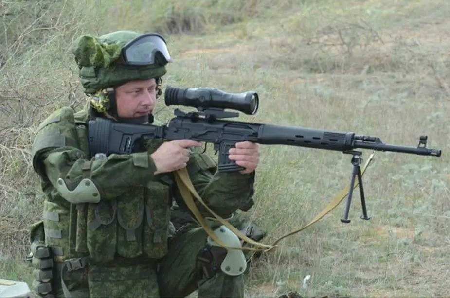 Nhưng với tình hình chiến trường như bây giờ, không ai “tỉnh táo” lại đi tấn công bằng SVD. Mục đích chính của lính bắn tỉa trong chiến đấu hiện đại là cắt đứt đường tiếp cận của quân địch và tiêu diệt các vị trí súng máy, tổ ATGM và súng phóng lựu tự động.