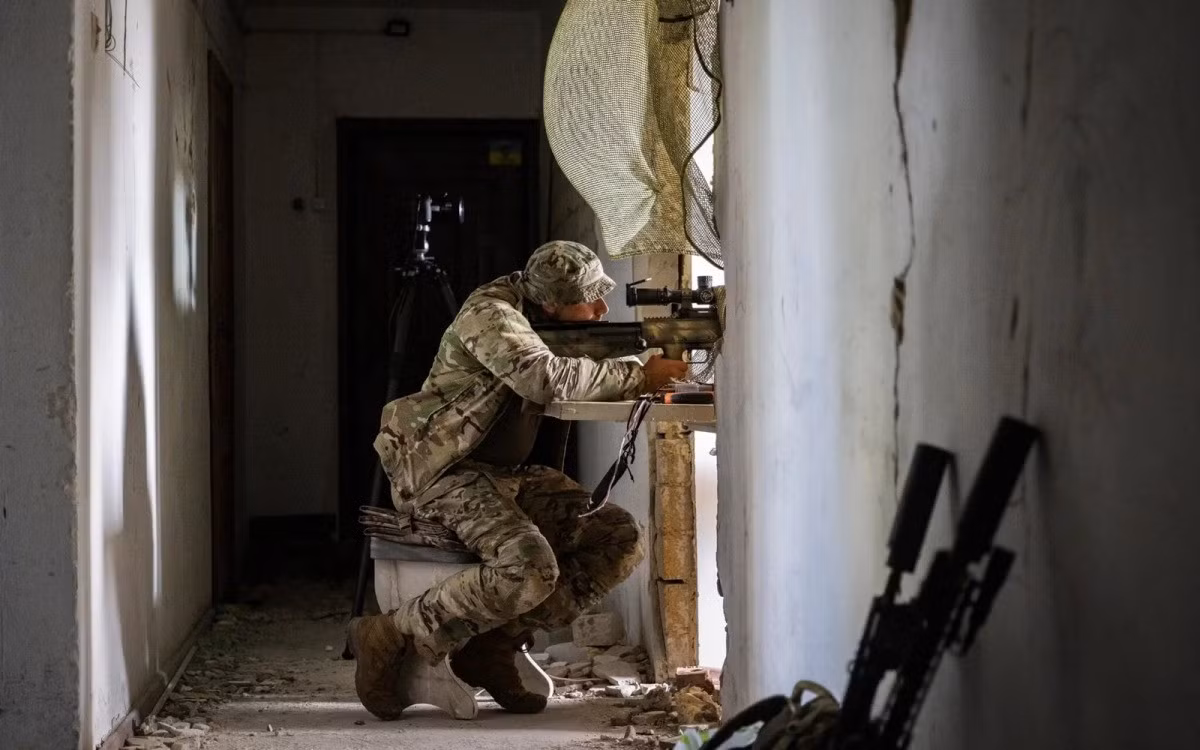 Lực lượng đặc nhiệm (Nga, Ukraine và cả NATO) chiến đấu trên chiến trường Nga-Ukraine, đã viết lại hơn một cuốn điều lệ chiến đấu. Thực tế chiến đấu mới đã xuất hiện ở mọi cấp độ; ở cấp độ chiến thuật, một sự chuyển đổi đáng kể trong hoạt động bắn tỉa đã được quan sát thấy.