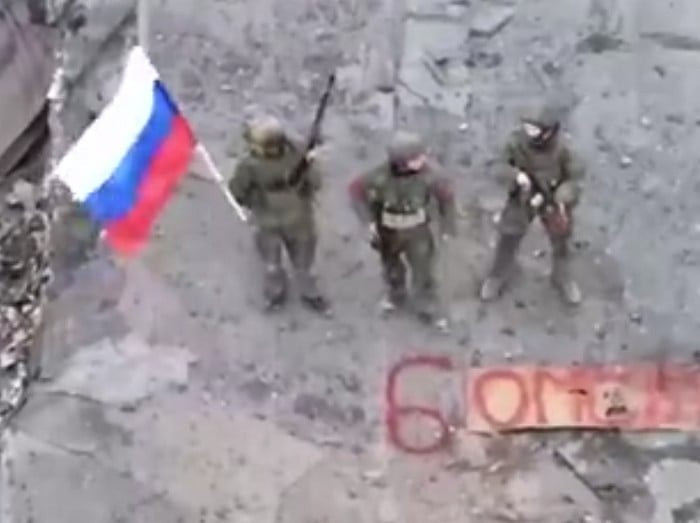 Ngày 9/12, Lữ đoàn Cossack số 6 thuộc Cụm quân phía Nam, tuyên bố chiến thắng bước đầu trong trận Seversk, khi giương cao lá cờ 3 màu của Nga. Chỉ một ngày sau (ngày 10/12), đơn vị này đã giành được quyền kiểm soát hoàn toàn khu vực, trong khi lực lượng Ukraine phần lớn rút lui về những vị trí mà họ cho là “thuận lợi hơn”. Sự thay đổi nhanh chóng trên chiến trường này, che giấu những tính toán chiến lược phức tạp của hai bên.