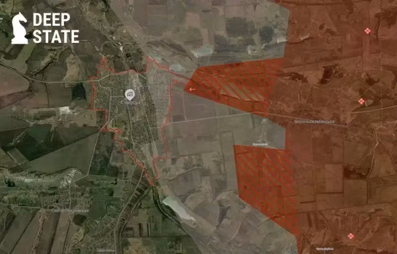 Nguồn tin tình báo tình báo liên quan đến quân đội Ukraine là Deep State, trực thuộc Tổng cục Tình báo Bộ Quốc phòng Ukraine, đã thừa nhận rằng các nhóm tấn công của Nga đã tiến vào thành phố Seversk và giao tranh đang diễn ra trên đường phố.